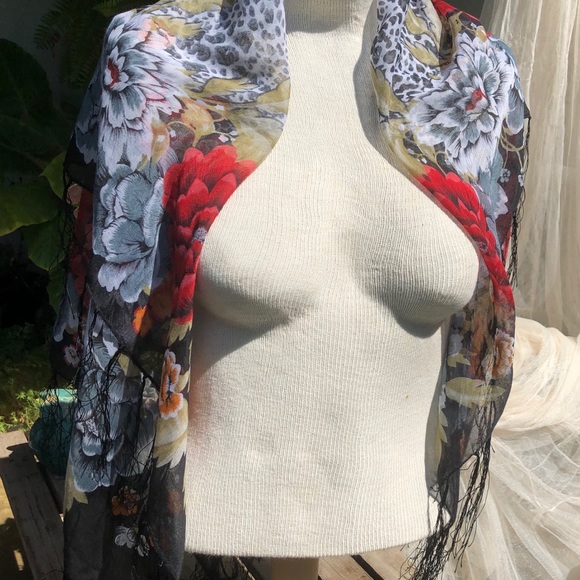 Accessories - 💖BOGO! Floral fringed scarf/wrap🌺